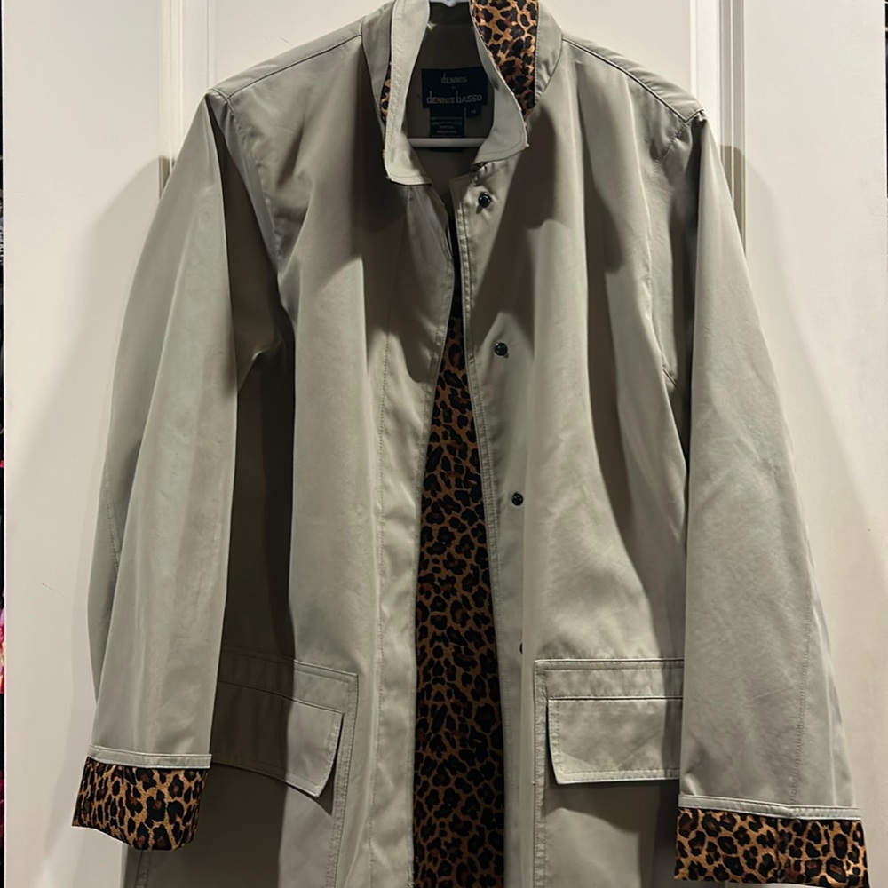 Dennis Basso Lightweight snap closure w/animal print accents coat/jacket size M